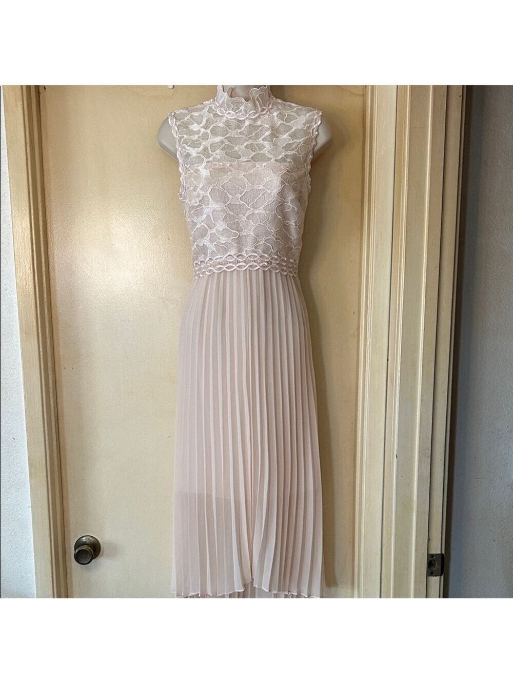 Reiss Sleeveless Lace Bodice Pleated Midi Dress - Blush Pink size 2